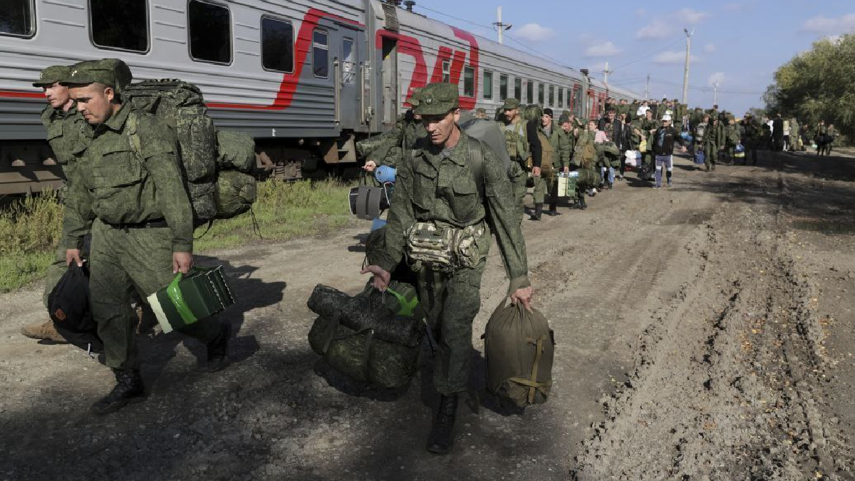 Російські військові вивозять свої родини з окупованого Криму — Генштаб ЗСУ